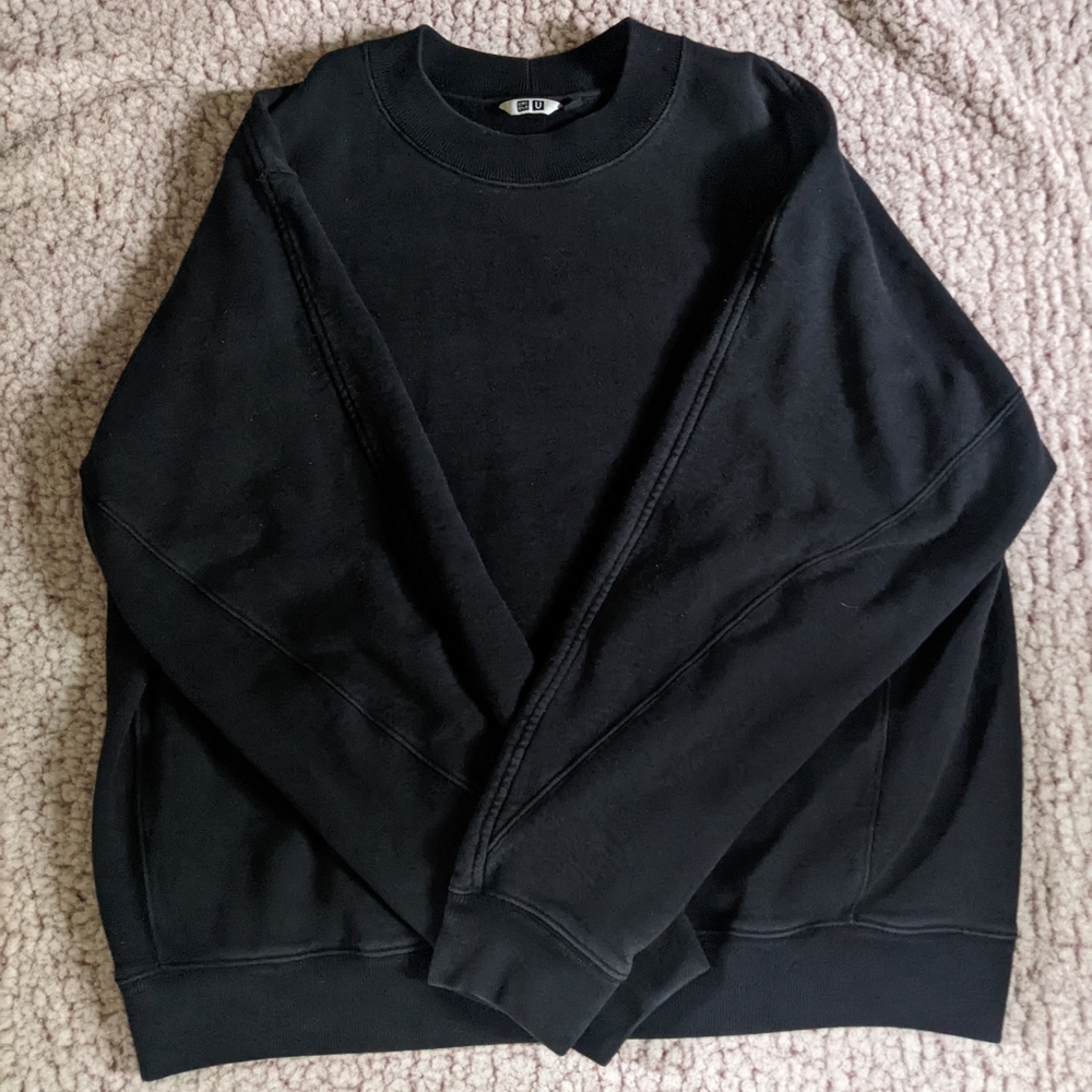 UNIQLO BLACK CREW NECK SWEATER